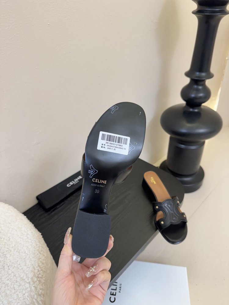 Шлепанцы женские фото 9