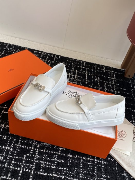 Лоферы кожаные женские фото 3