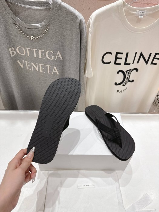 Шлепанцы женские фото 9