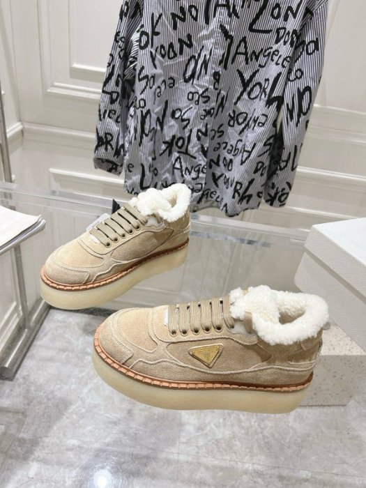 Sneakers women's on fur winter