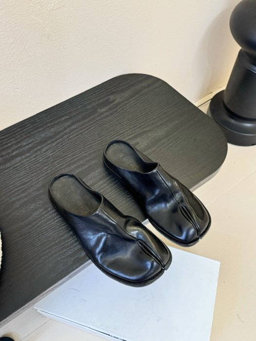 Мюли с раздвоенным носком