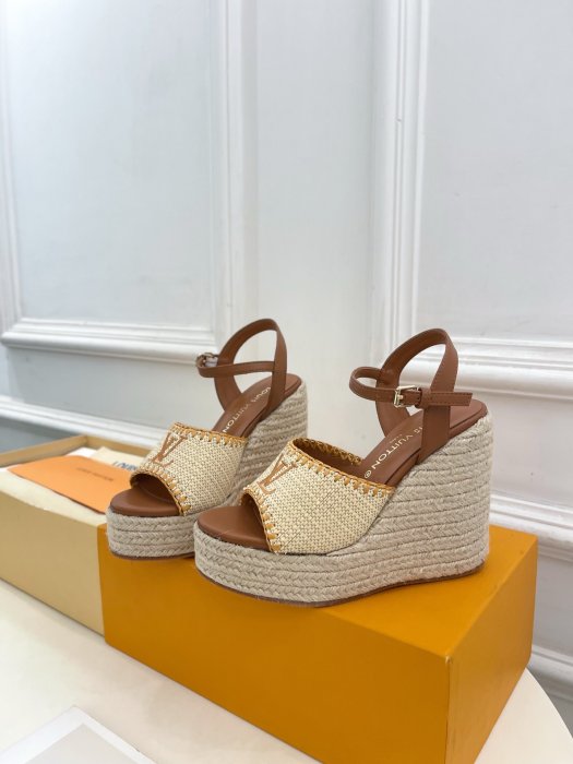 Босоножки фото 3