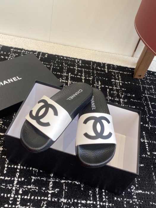 Шлепанцы женские фото 5