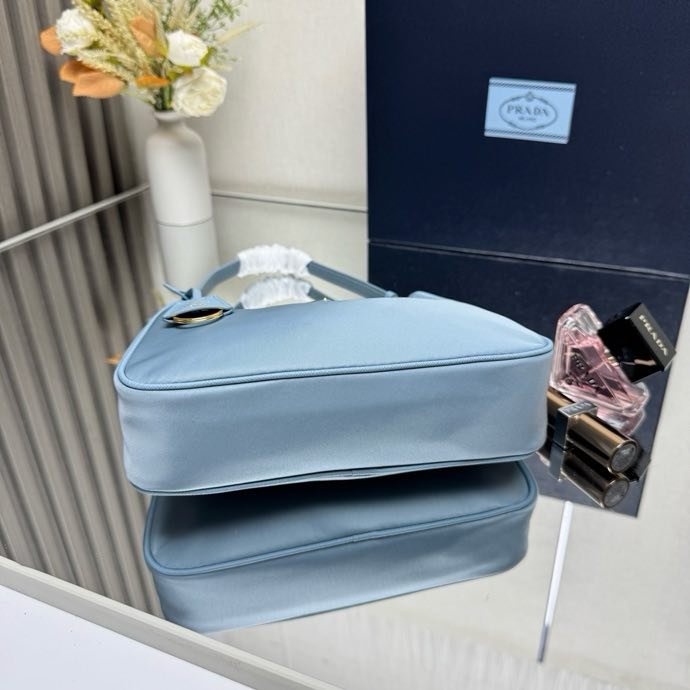 Сумка женская Re-Edition 2005 Re-Nylon 1N204M 22 см фото 9