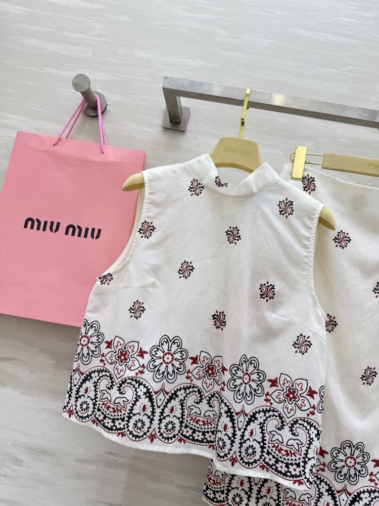 Костюм женский фото 3