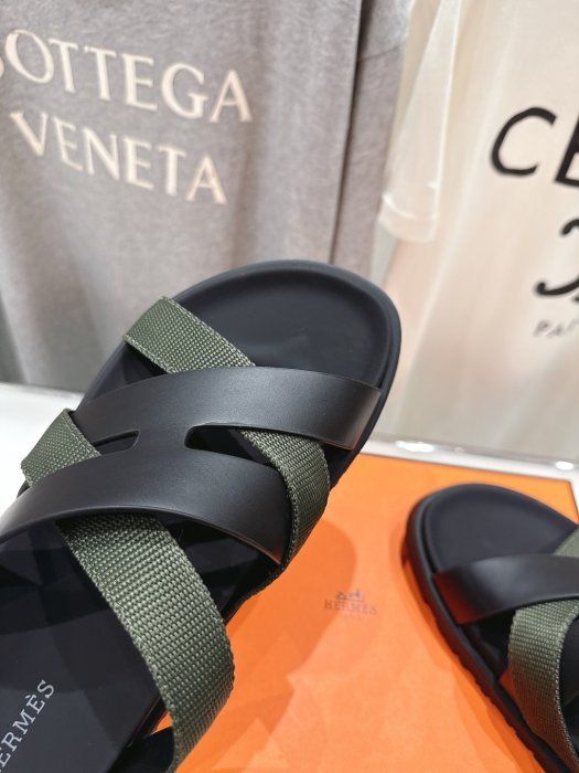 Шлепанцы женские фото 7