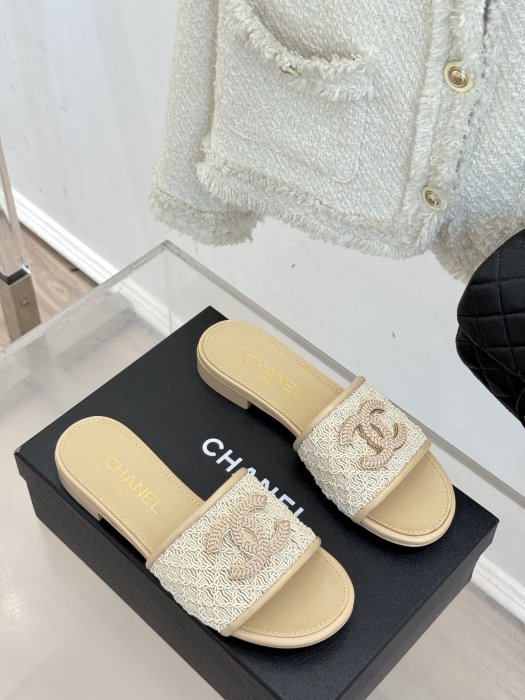 Шлепанцы женские фото 3