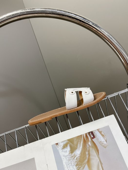 Шлепанцы женские фото 5