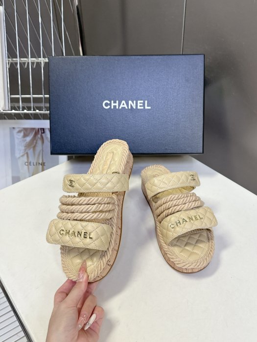 Шлепанцы женские фото 4