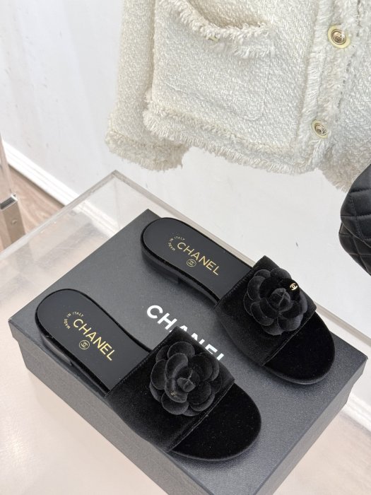 Шлепанцы фото 3