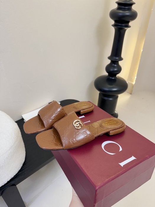 Шльопанці фото 5