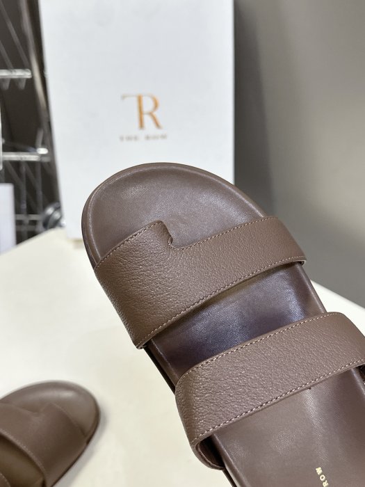 Шлепанцы фото 8