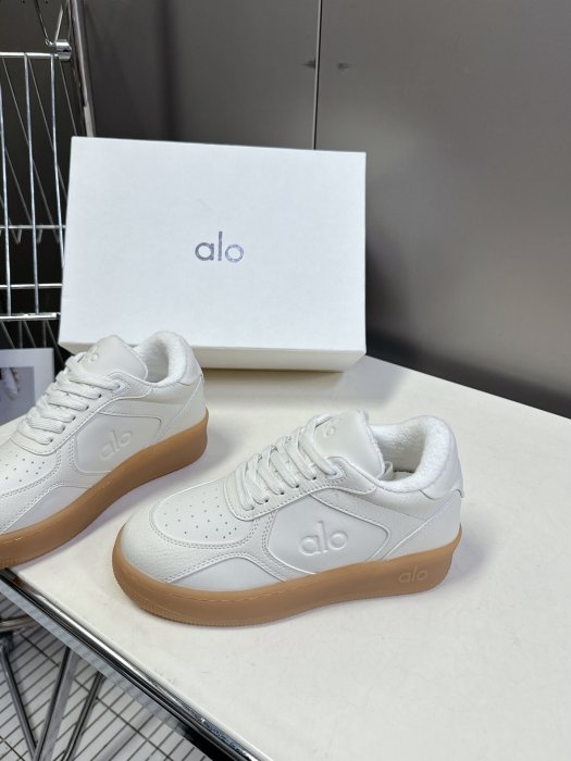 Кроссовки женские фото 3