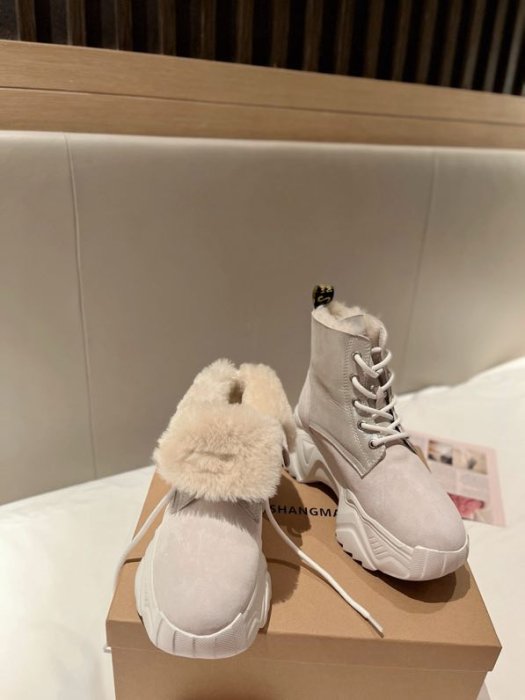 Boots women's on fur winter