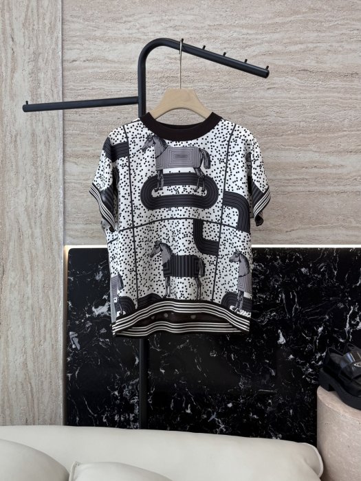 Футболка женская