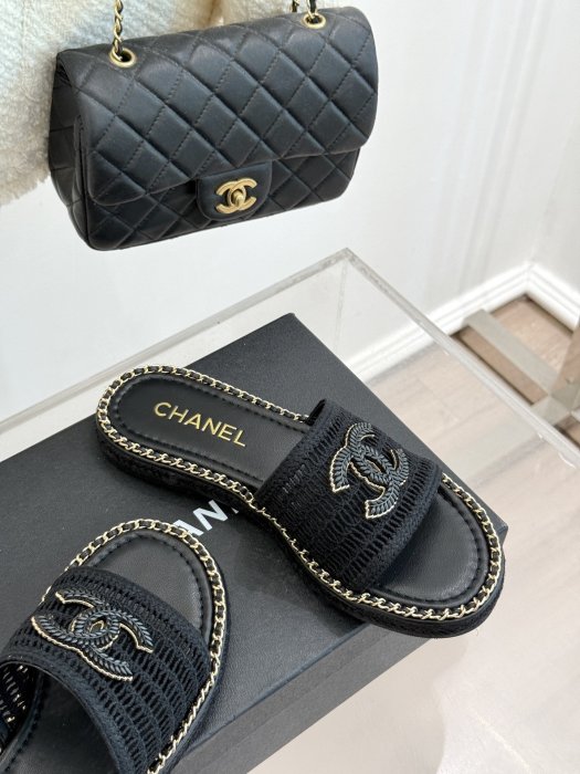 Шлепанцы женские фото 5