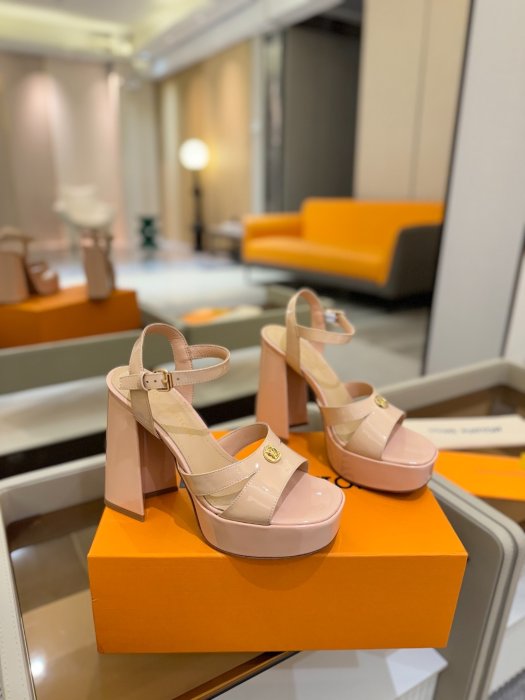 Босоножки фото 2