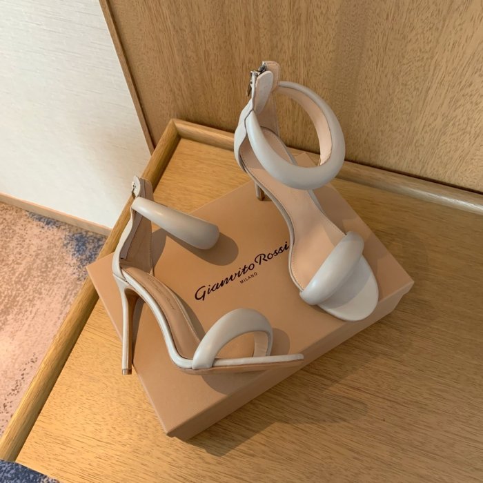 Босоножки фото 8