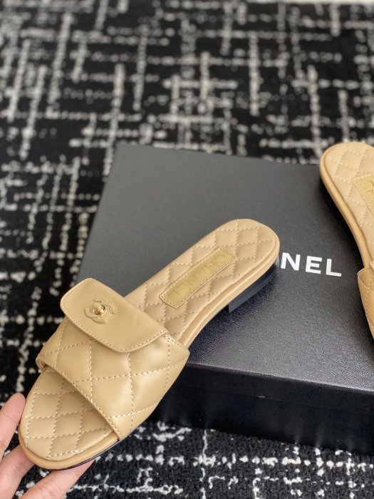 Шлепанцы женские фото 7