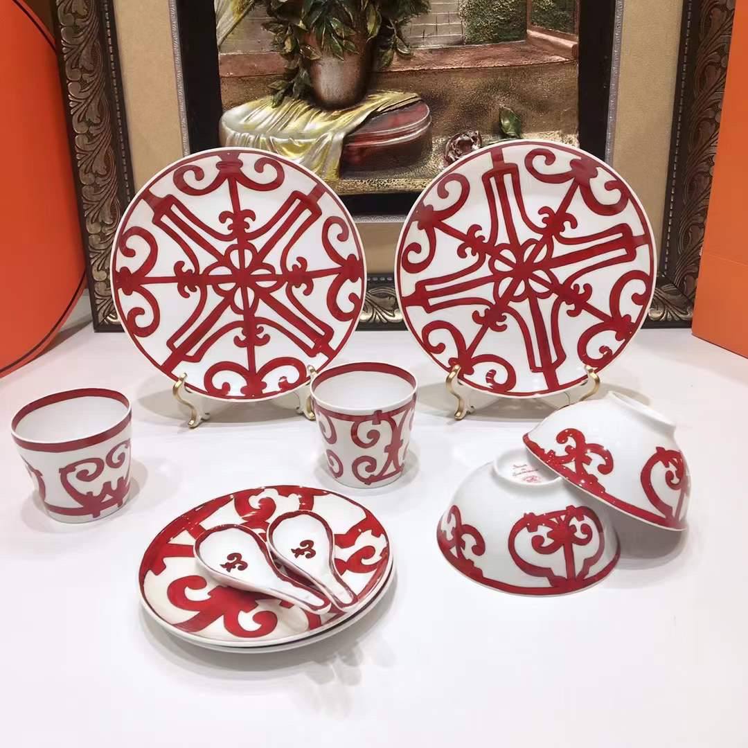 Set porcelain crockery