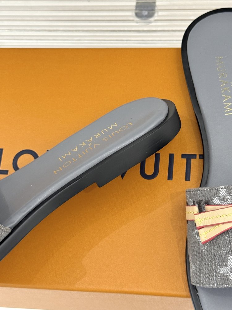 Шлепанцы женские фото 6