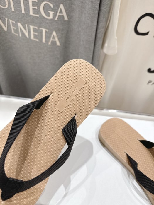 Шлепанцы женские фото 6