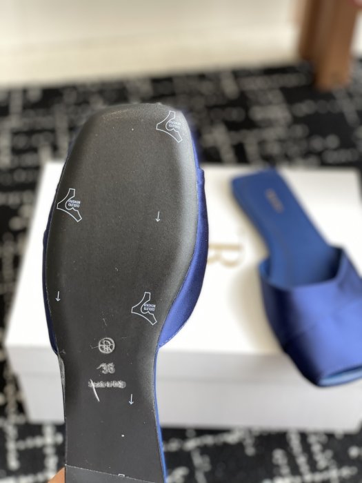 Шлепанцы женские фото 9