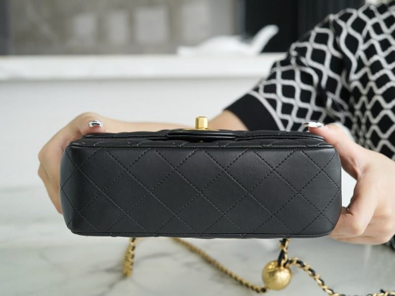 Сумка женская кожаная FLAP BAG 23C 20 см фото 9