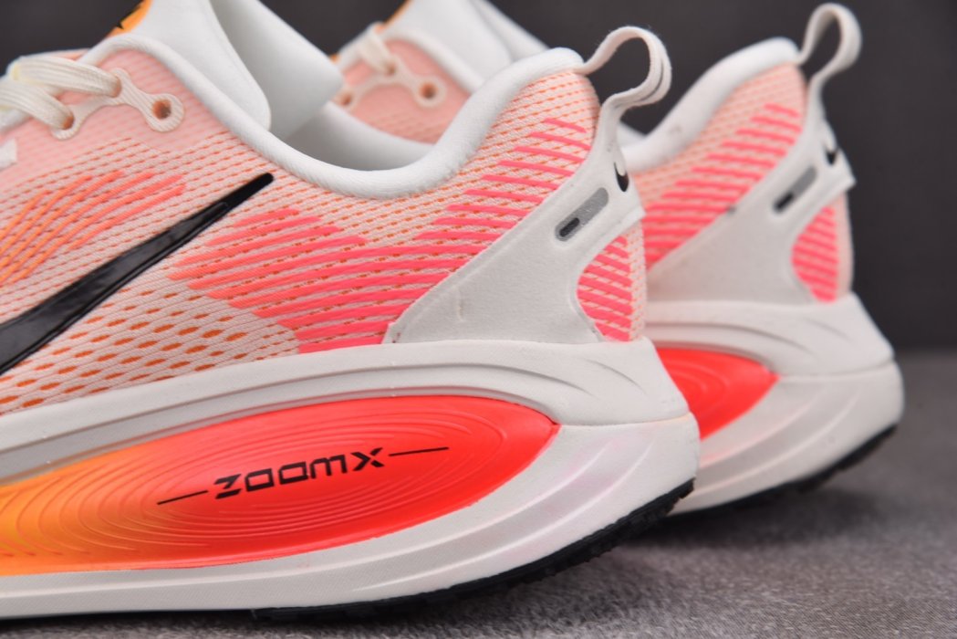 Кроссовки Vomero 18 Sail Bright Crimson фото 13