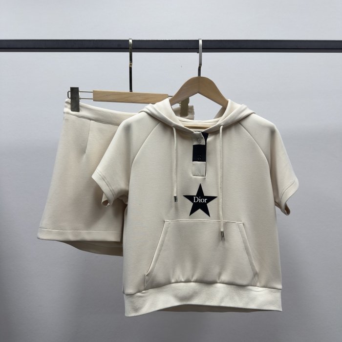 Костюм жіночий