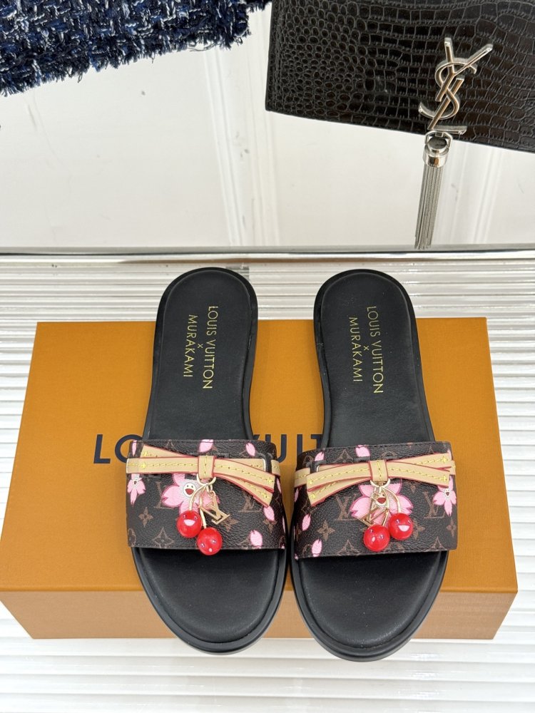 Шлепанцы женские фото 4