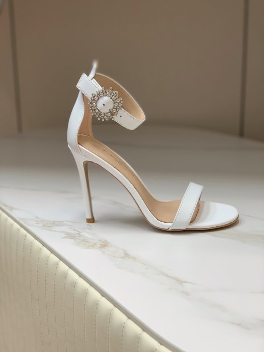 Босоножки фото 8