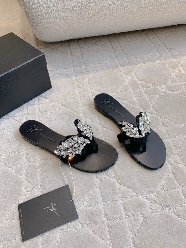 Шльопанці фото 6