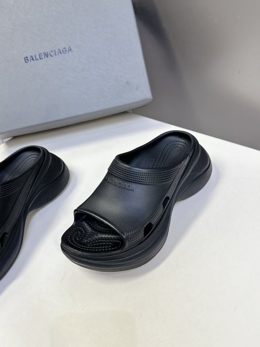 Шлепанцы фото 3