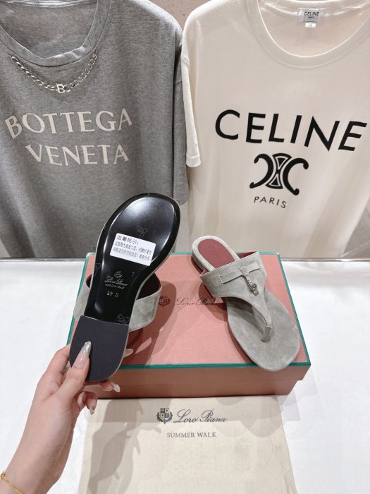 Шлепанцы фото 9