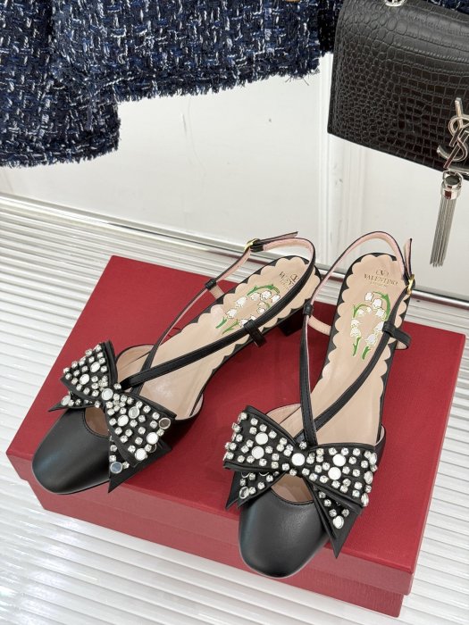 Sandals фото 2