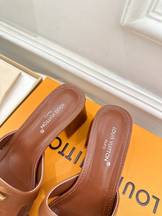 Босоножки фото 7