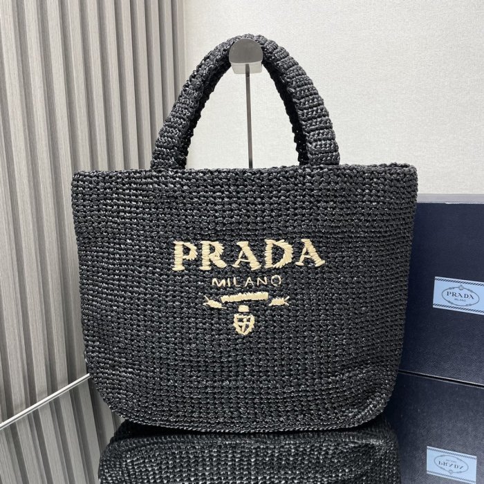 A bag тоут wicker of рафии 40 cm