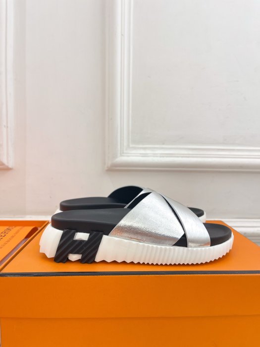 Шлепанцы женские фото 2