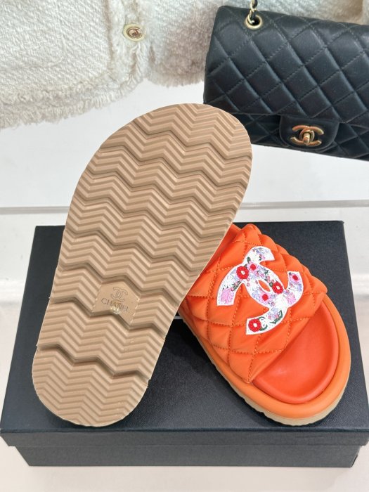 Шлепанцы фото 9