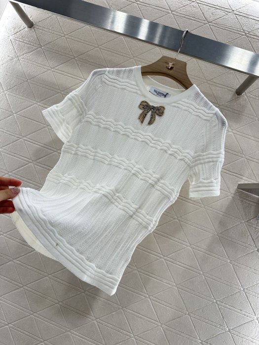 T-shirt women's фото 6