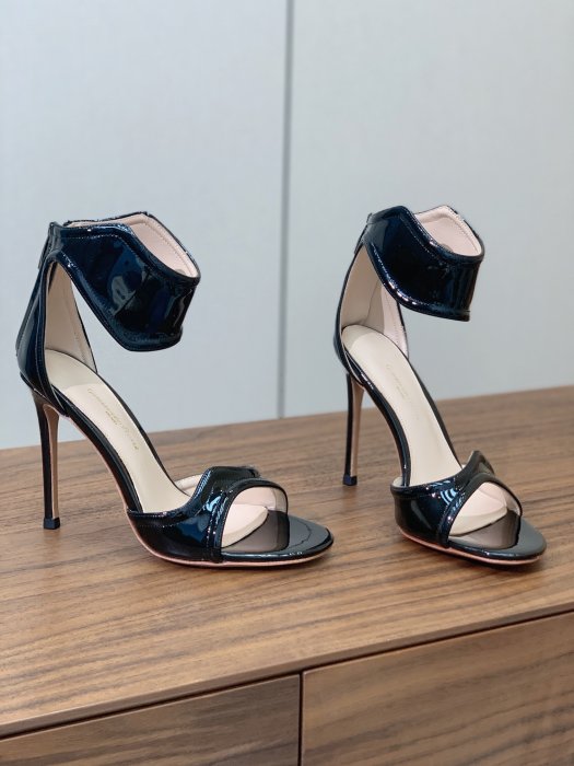 Босоножки фото 6