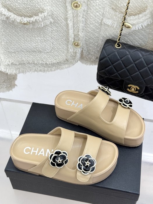 Шлепанцы фото 3