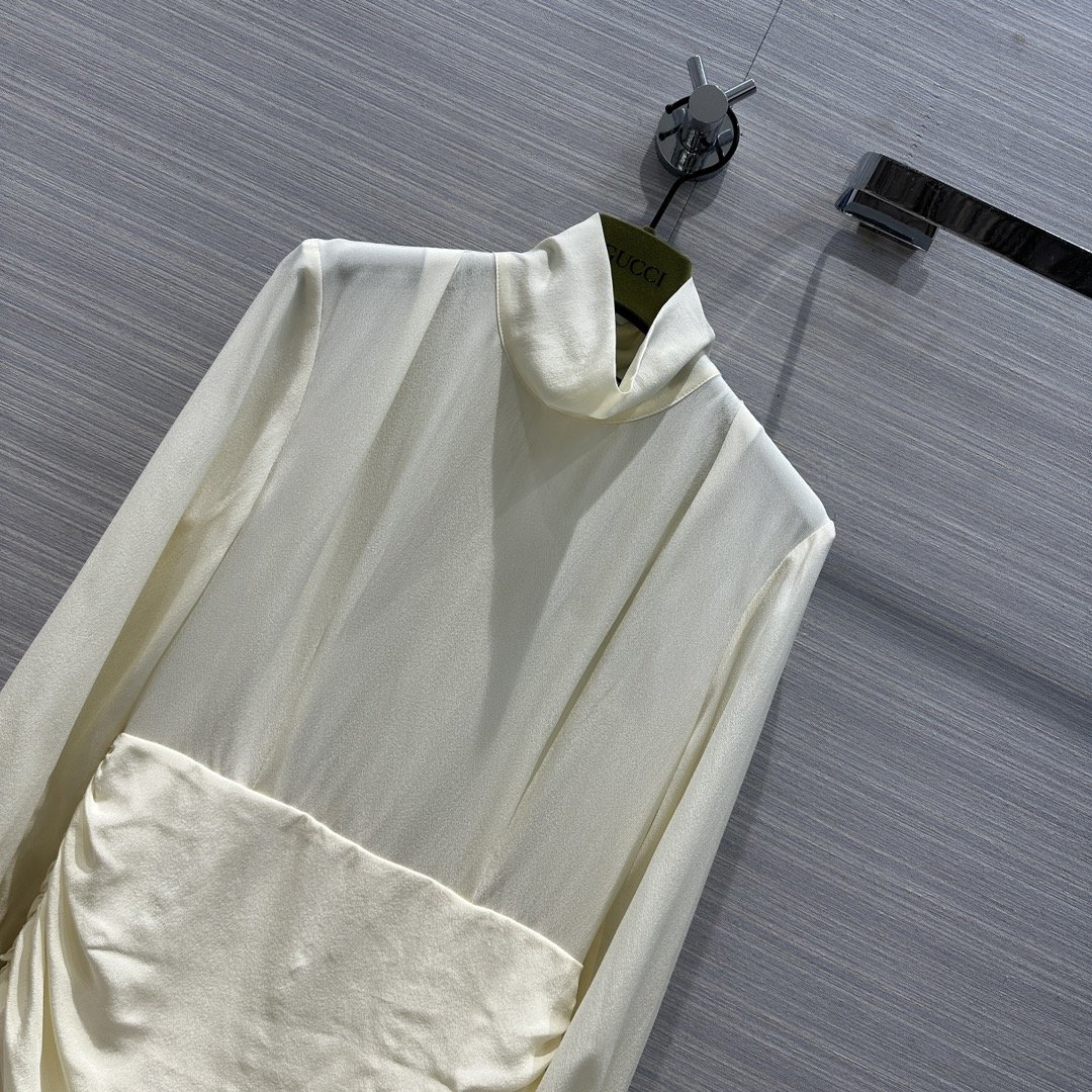 Элегантное шелковое белое платье фото 2