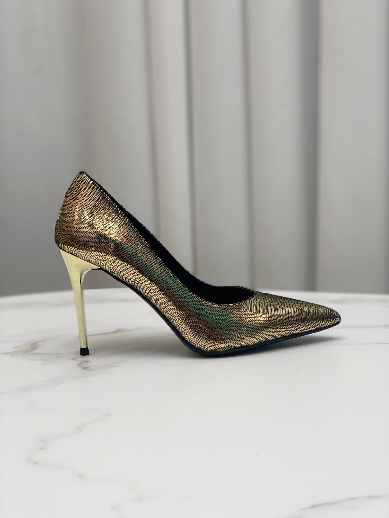 Туфли женские на высоком каблуке золотые фото 2