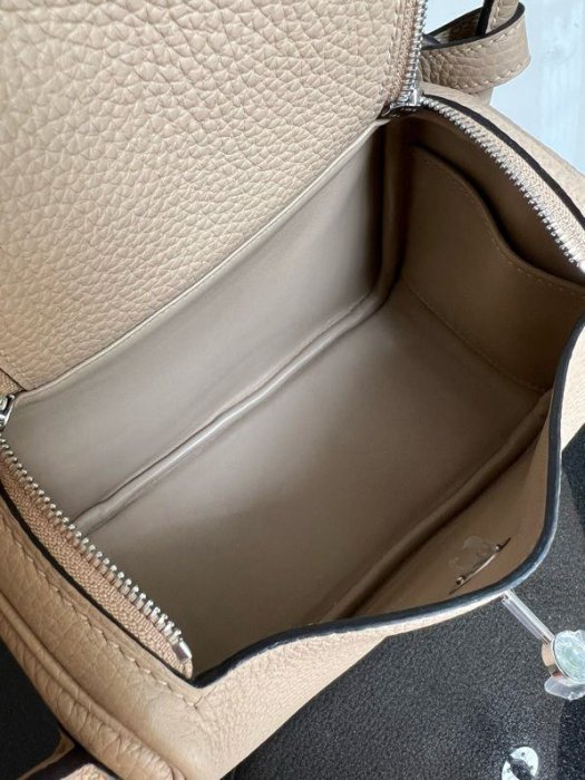 A bag women's Hermes Mini Lindy 19 cm фото 3