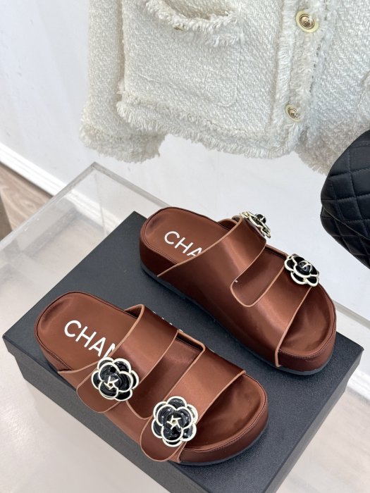 Шлепанцы фото 3