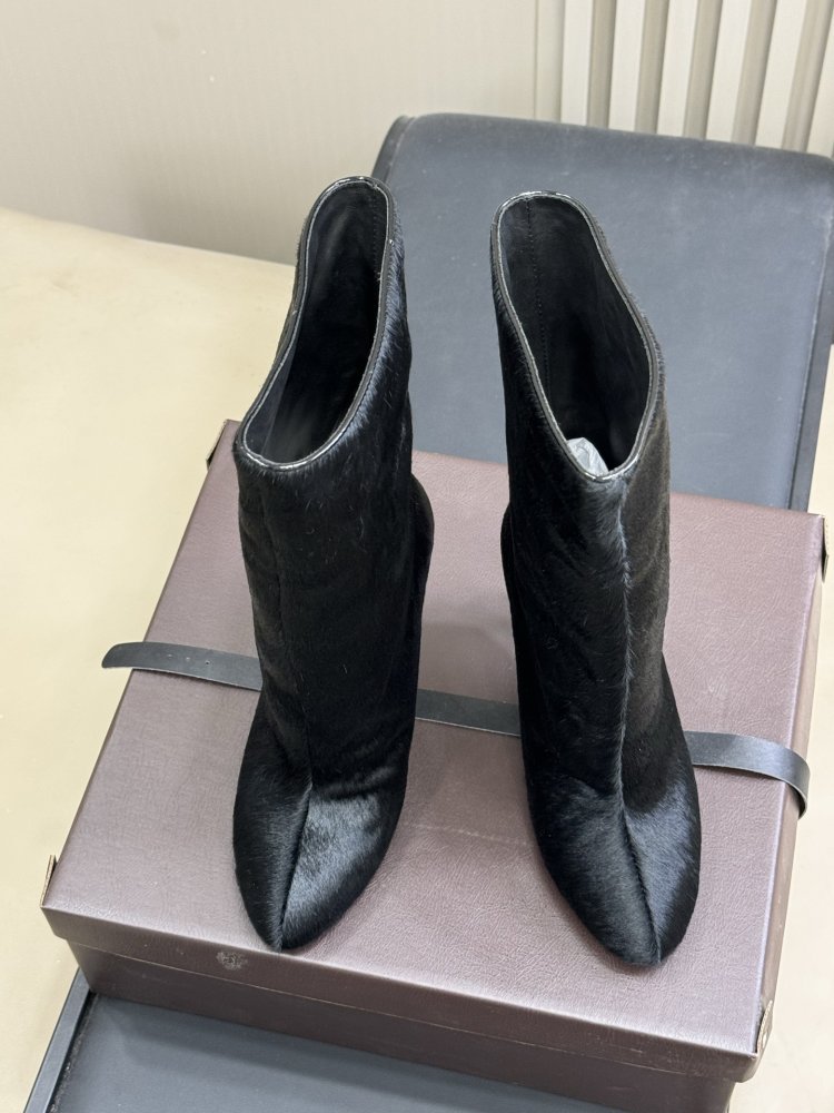 Ankle boots on high heel фото 2