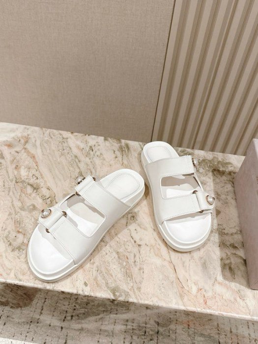 Шльопанці жіночі фото 6