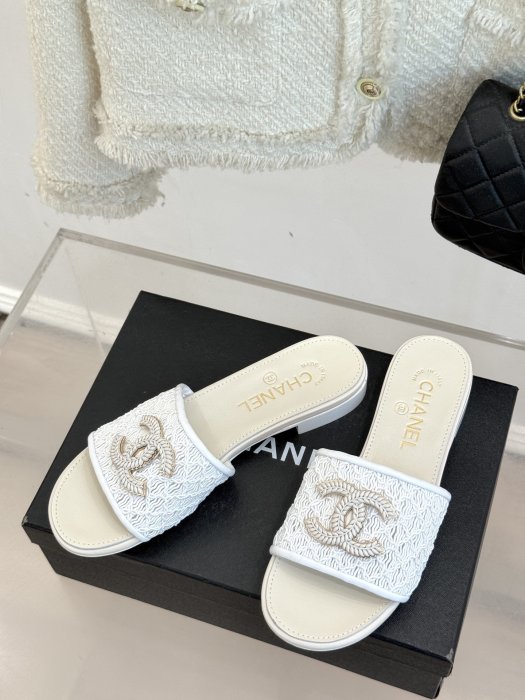 Шлепанцы женские фото 2